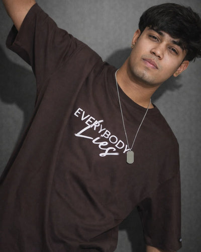 EVERYBODY Lies – Oversized Fit T-shirt